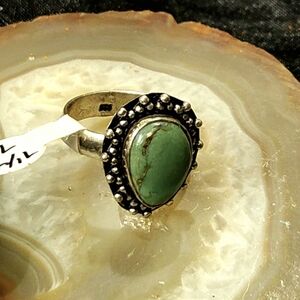 ~S7 1/4~925, Vtg-Style Ring/Pear-Shaped Green Turquiose Cabo.Lovely Dot Pattern~